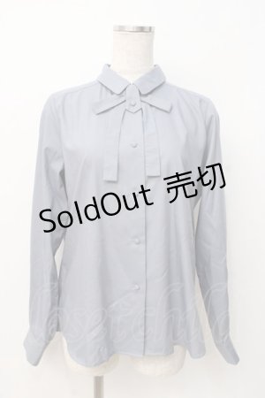 画像: Fi.n.t / 細リボンタイ付きシャツ  ブルー Y-25-07-21-047-CA-BL-SZ-ZY