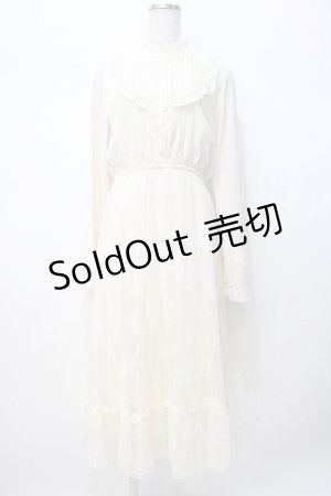 画像: axes femme / カメオブローチ付ワンピース  オフ Y-25-07-21-096-AX-OP-AS-ZI