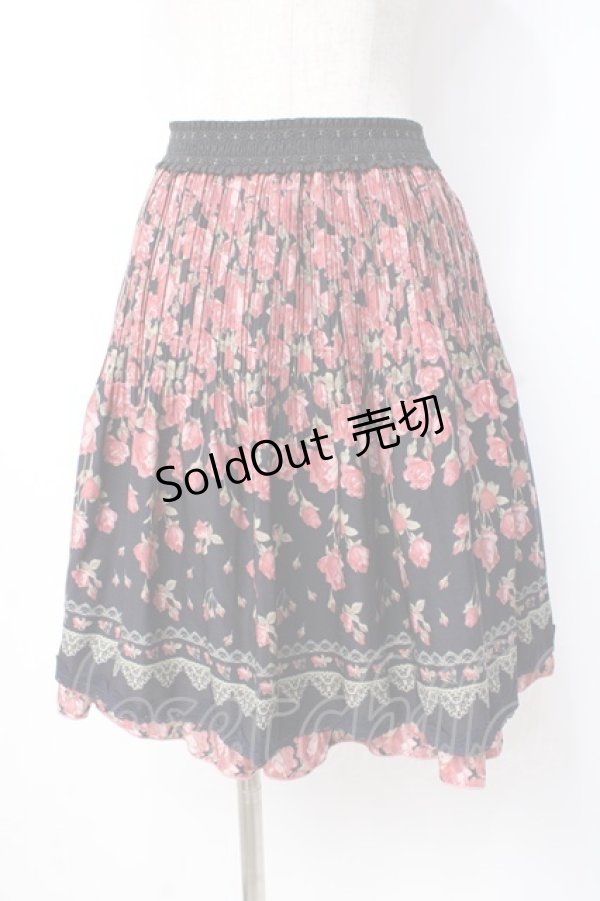 画像1: axes femme / フラワープリントプリーツスカート  黒 Y-25-07-21-125-AX-SK-SZ-ZI (1)