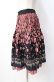 画像2: axes femme / フラワープリントプリーツスカート  黒 Y-25-07-21-125-AX-SK-SZ-ZI (2)