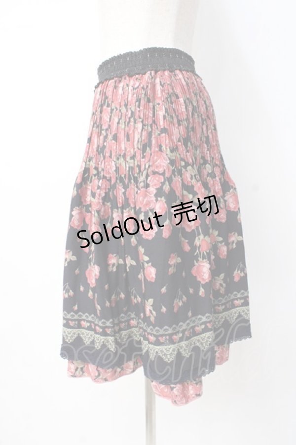 画像2: axes femme / フラワープリントプリーツスカート  黒 Y-25-07-21-125-AX-SK-SZ-ZI (2)