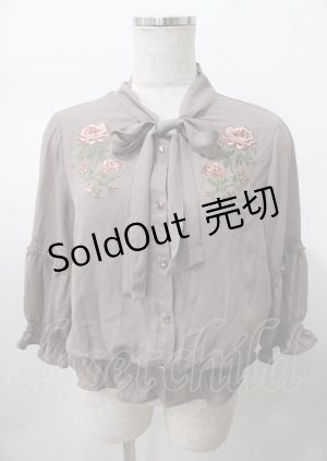 画像: axes femme / バラ刺繍タイ付きブラウス  モカ Y-25-07-23-048-AX-BL-SZ-ZI