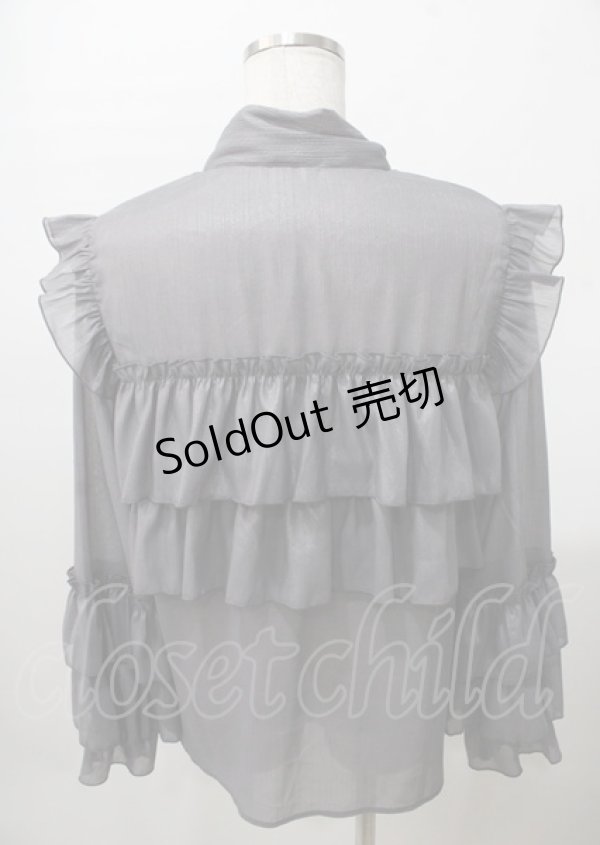 画像2: axes femme / ラメシアー楊柳フリルブラウス F グレー Y-25-07-23-049-AX-BL-SZ-ZY (2)