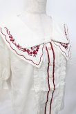 画像4: axes femme POETIQUE / チェリー刺繍リボン襟ブラウス  ベージュ Y-25-07-31-032-AX-TO-SZ-ZY (4)