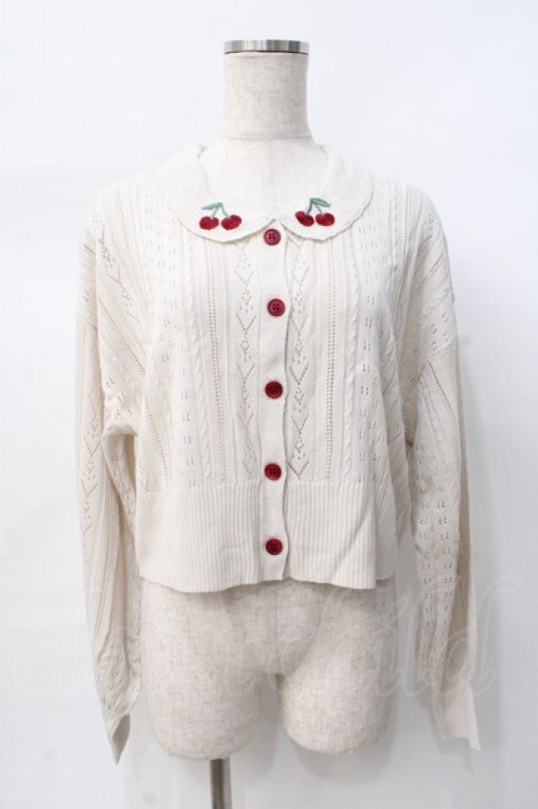 画像1: axes femme POETIQUE / チェリー刺繍衿付きニットカーデ  生成り Y-25-07-31-045-AX-TO-SZ-ZY (1)
