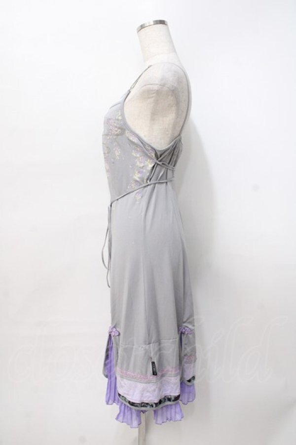 画像2: Ozz oneste / 桜刺繍チャイナキャミワンピース  グレー×ラベンダー Y-25-07-31-061-OO-OP-SZ-ZY (2)