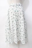 画像3: axes femme / ラッフルフリル花柄ミディスカート  白 Y-25-07-31-103-AX-SK-SZ-ZY (3)
