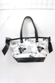 画像2: Maison de FLEUR / フラワー柄トートバッグ F ブラック Y-25-07-31-017-LO-BG-SZ-ZY (2)
