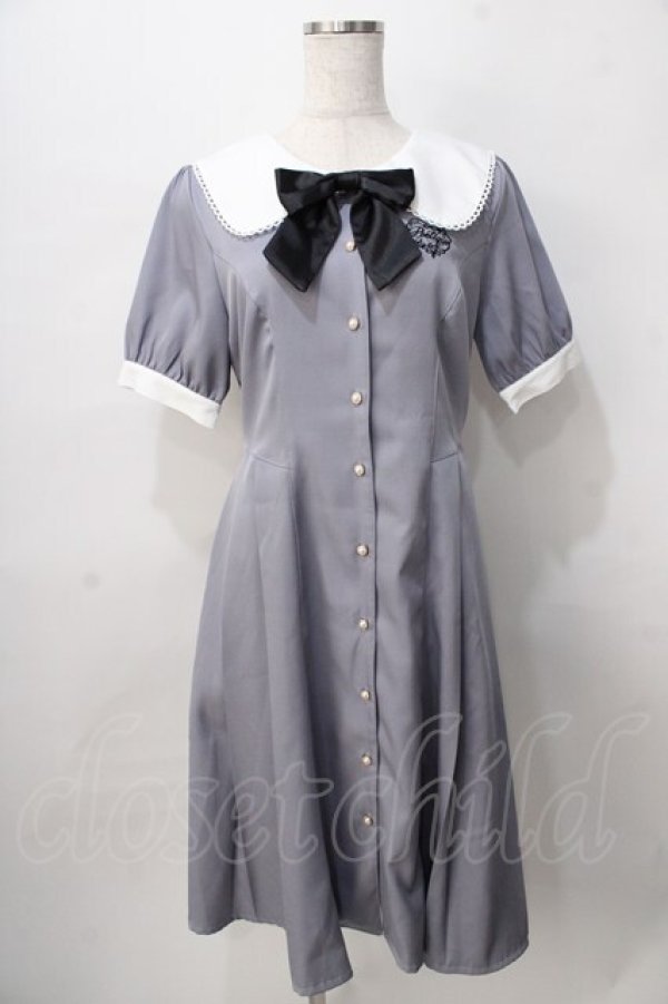 画像1: axes femme POETIQUE / ロゴ刺繍プリーツワンピース M グレー Y-25-08-02-065-AX-OP-SZ-ZY (1)