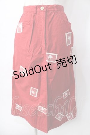 画像: PINK HOUSE / カーネーションワッペンデニムスカート  赤 Y-25-08-02-092-LO-SK-SZ-ZY