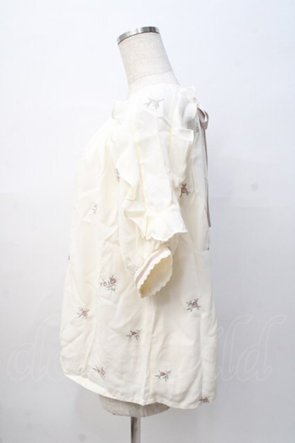 画像2: axes femme / ローズ刺繍フリルプルオーバー M 生成り３ Y-25-08-08-038-AX-BL-SZ-ZT101 (2)
