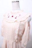 画像3: LIZ LISA / バラ刺繍肩あきワンピース 0 ピンクベージュ Y-25-08-13-048-LO-OP-SZ-ZY (3)