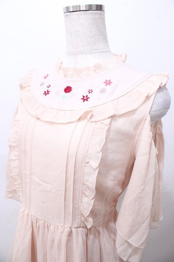 画像3: LIZ LISA / バラ刺繍肩あきワンピース 0 ピンクベージュ Y-25-08-13-048-LO-OP-SZ-ZY (3)