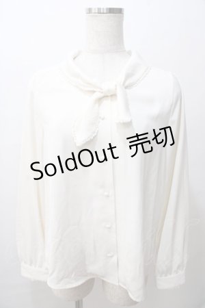 画像: Fi.n.t / ピコレース使いプチボウタイブラウス F オフホワイト Y-25-08-15-089-CA-BL-SZ-ZI