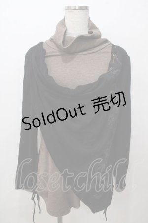 画像: Ozz Croce / チャーム付きレイヤード風ハイネックトップス  黒×ベージュ Y-25-08-17-084-OO-TO-SZ-ZY