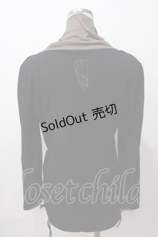 画像2: Ozz Croce / チャーム付きレイヤード風ハイネックトップス  黒×ベージュ Y-25-08-17-084-OO-TO-SZ-ZY (2)