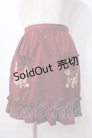 画像: axes femme kawaii / 苺刺繍ハーフエプロン M ワイン Y-25-08-17-110-AX-SK-SZ-ZY