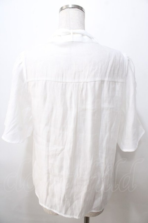 画像2: axes femme / 紫陽花装飾リボンブラウスプルオーバー F 白 Y-25-08-23-061-AX-TO-SZ-ZT129 (2)