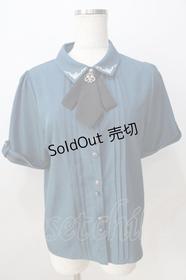 画像1: axes femme / メタル×タイ付き連釦ブラウス  グリーン Y-25-08-30-101-AX-BL-SZ-ZY (1)