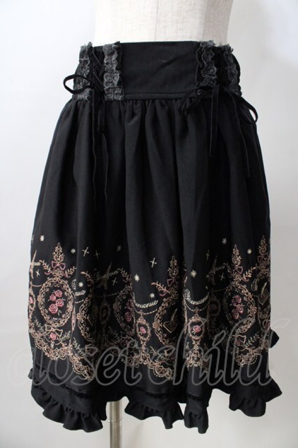 画像1: axes femme / サイドレースアップ裾刺繍スカート  黒 Y-25-08-30-148-AX-SK-SZ-ZY (1)