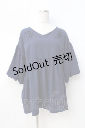 画像: axes femme / 襟花モチーフトップス  紺 Y-25-08-31-020-AX-TO-SZ-ZY