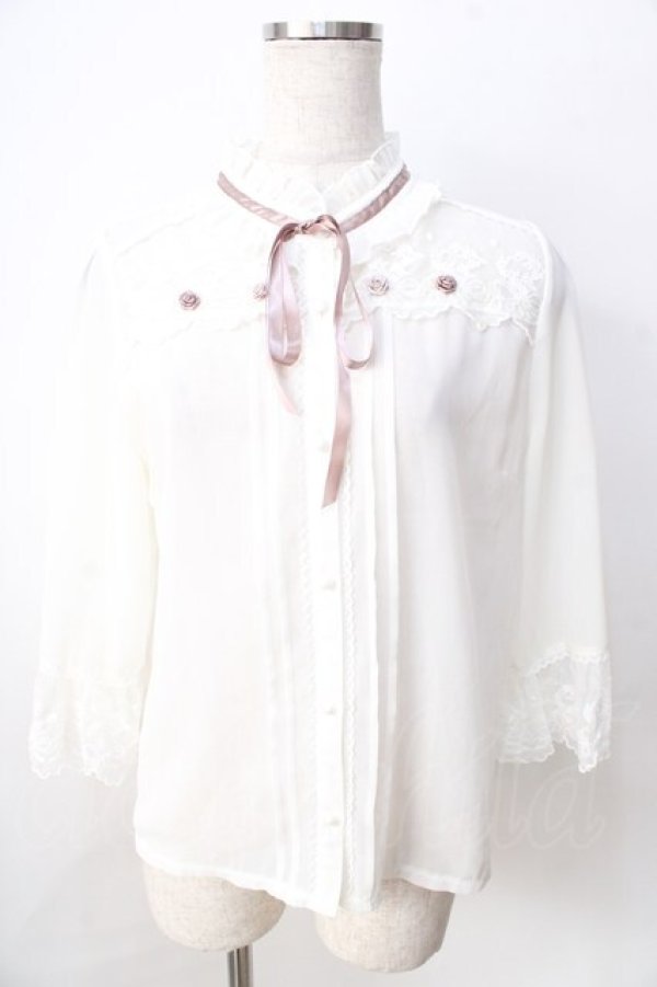 画像1: axes femme / プチローズ×リボンレースブラウス  白 Y-25-09-01-025-AX-BL-SZ-ZY (1)