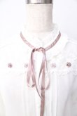 画像3: axes femme / プチローズ×リボンレースブラウス  白 Y-25-09-01-025-AX-BL-SZ-ZY (3)