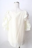 画像2: axes femme / 袖チュールフラワーシフォントップス  生成り Y-25-09-05-035-AX-TO-SZ-ZY (2)
