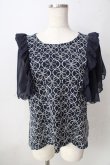 画像1: axes femme / 袖フリルカットワークレーストップス  紺 Y-25-09-05-045-AX-TO-SZ-ZY (1)