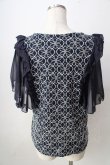 画像2: axes femme / 袖フリルカットワークレーストップス  紺 Y-25-09-05-045-AX-TO-SZ-ZY (2)