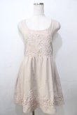 画像1: Fi.n.t /スカラップ刺繍ワンピース F ベージュ Y-25-09-13-097-CA-OP-SZ-ZY (1)
