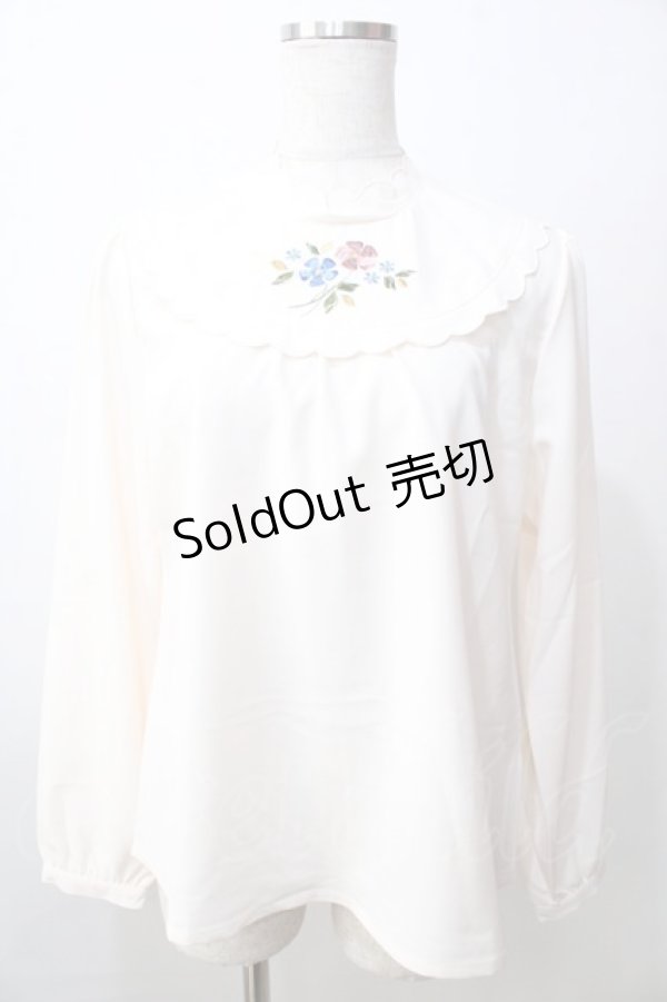 画像1: Fi.n.t / お花刺繍ヨークプルブラウス  オフ Y-25-09-13-098-CA-BL-AS-ZY (1)