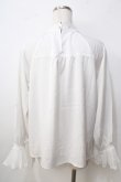 画像2: axes femme / パールデザインサテンブラウス F 白 Y-25-09-14-047-AX-BL-SZ-ZI (2)