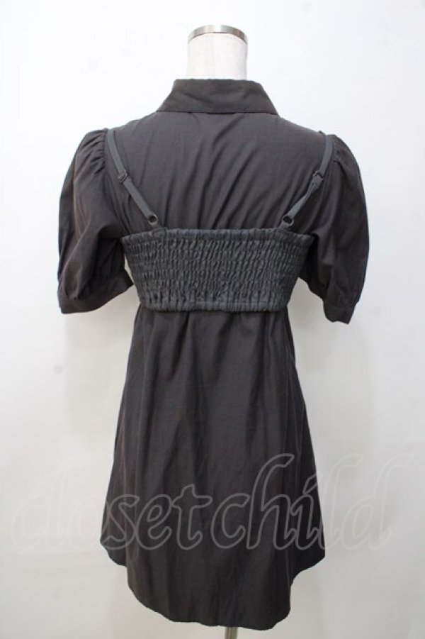 画像2: evelyn / リボンビスチェ付きシャツワンピース  グレー Y-25-09-14-086-LO-OP-SZ-ZT357 (2)