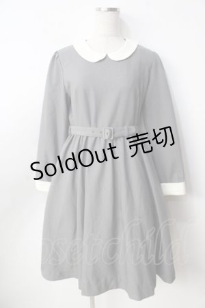 画像: an another angelus / ベルト付きクレリック衿ワンピース F グレー Y-25-09-22-111-CA-OP-SZ-ZY