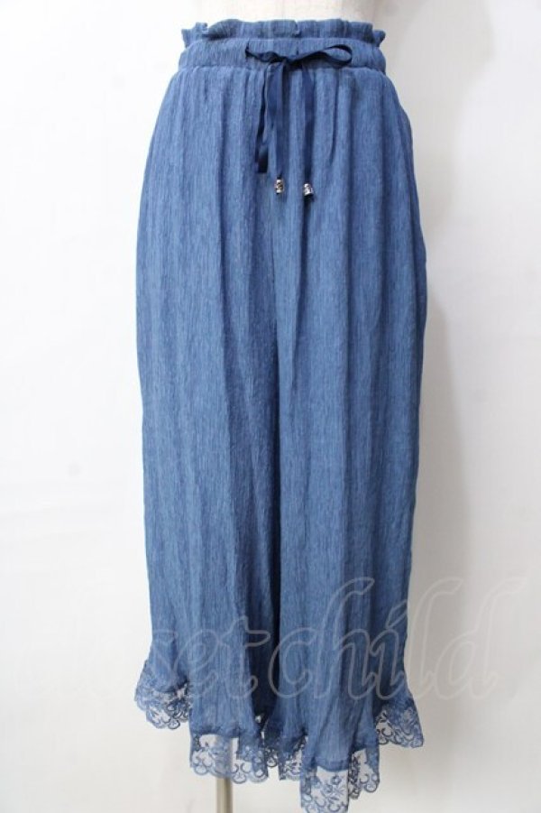 画像1: axes femme / 裾レース楊柳ワイドパンツ  サックス Y-25-09-22-122-AX-PA-SZ-ZT009 (1)