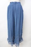 画像2: axes femme / 裾レース楊柳ワイドパンツ  サックス Y-25-09-22-122-AX-PA-SZ-ZT009 (2)