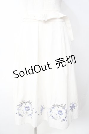 画像: axes femme / ネモフィラ刺繍ベルト付スカート  生成り Y-25-09-22-144-AX-SK-SZ-ZT010