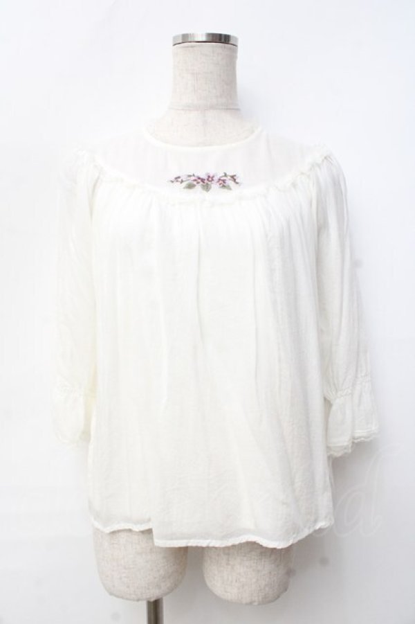 画像1: Fi.n.t / パンジー刺繍トップス  生成り Y-25-09-25-040-CA-TO-SZ-ZT285 (1)