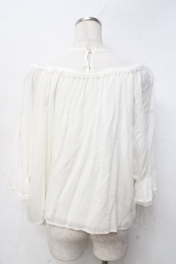 画像2: Fi.n.t / パンジー刺繍トップス  生成り Y-25-09-25-040-CA-TO-SZ-ZT285 (2)