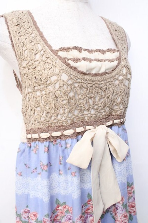 画像4: axes femme / カギ針ニット使いパネル柄ワンピース M サックス Y-25-09-25-082-AX-OP-SZ-ZT009 (4)