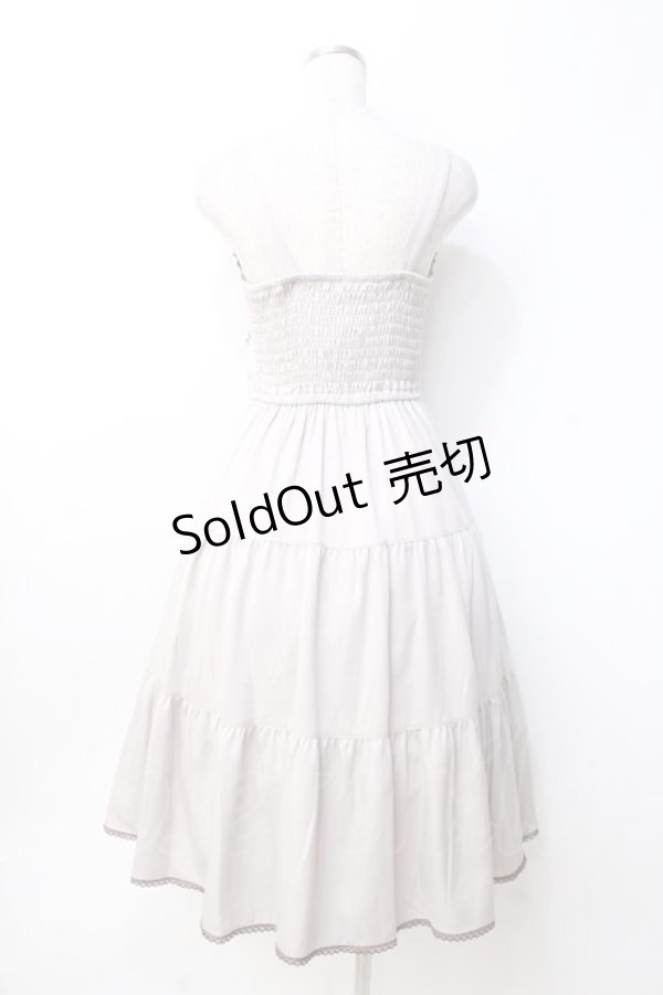 画像3: axes femme POETIQUE / スカラップ刺繍キャミワンピース  グレージュ Y-25-09-25-102-AX-OP-SZ-ZY (3)