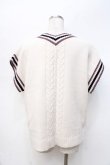 画像2: axes femme / 刺繍入カレッジ風ニットベスト  生成り Y-25-09-25-022-AX-TO-SZ-ZI (2)