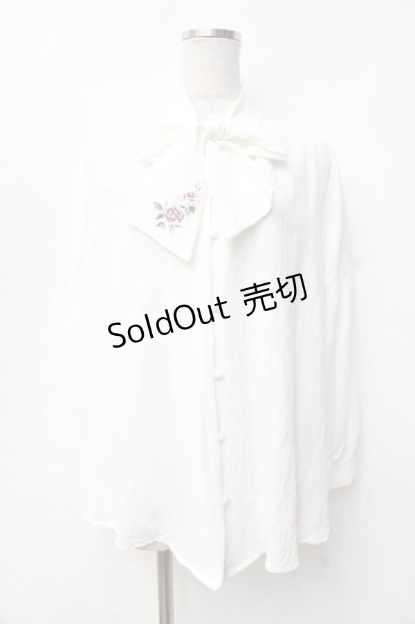 画像1: axes femme / 刺繍入りリボンロングブラウス  白 Y-25-09-25-025-AX-BL-SZ-ZI (1)