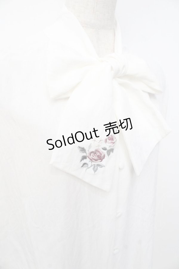 画像3: axes femme / 刺繍入りリボンロングブラウス  白 Y-25-09-25-025-AX-BL-SZ-ZI (3)