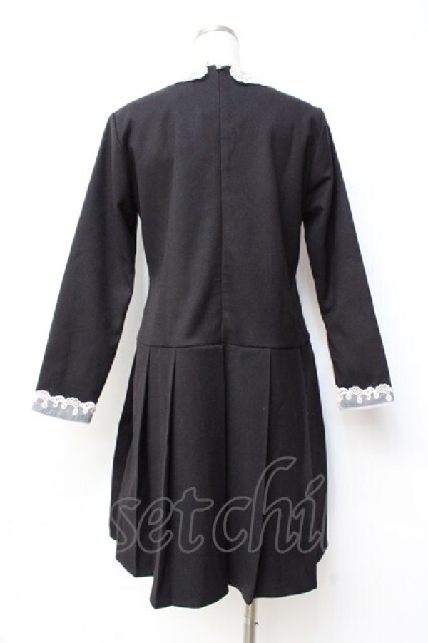 画像2: F i.n.t / オーガンジー襟プリーツワンピース F 黒 Y-25-09-29-143-CA-OP-SZ-ZY (2)