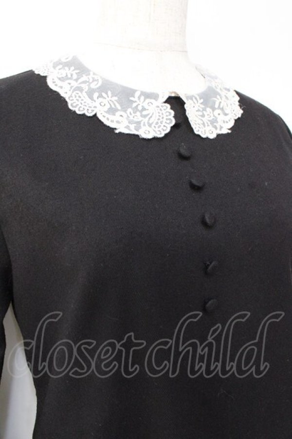 画像3: F i.n.t / オーガンジー襟プリーツワンピース F 黒 Y-25-09-29-143-CA-OP-SZ-ZY (3)