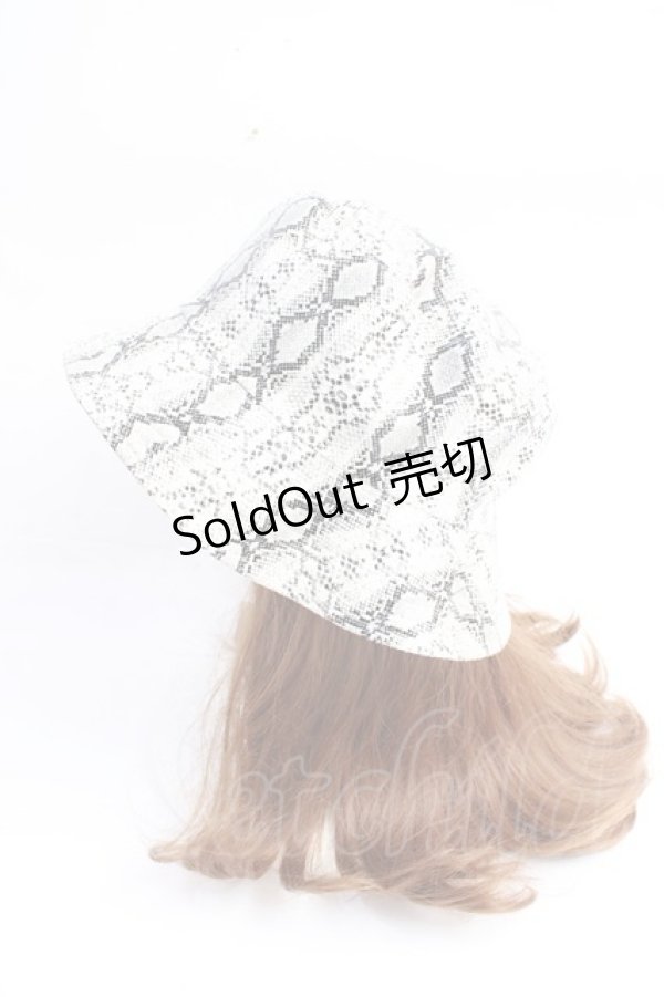 画像2: 【SALE】Jamieエーエヌケー / パイソン柄バケットハット  白 Y-25-10-03-040-LO-AC-SZ-ZT-K016 (2)