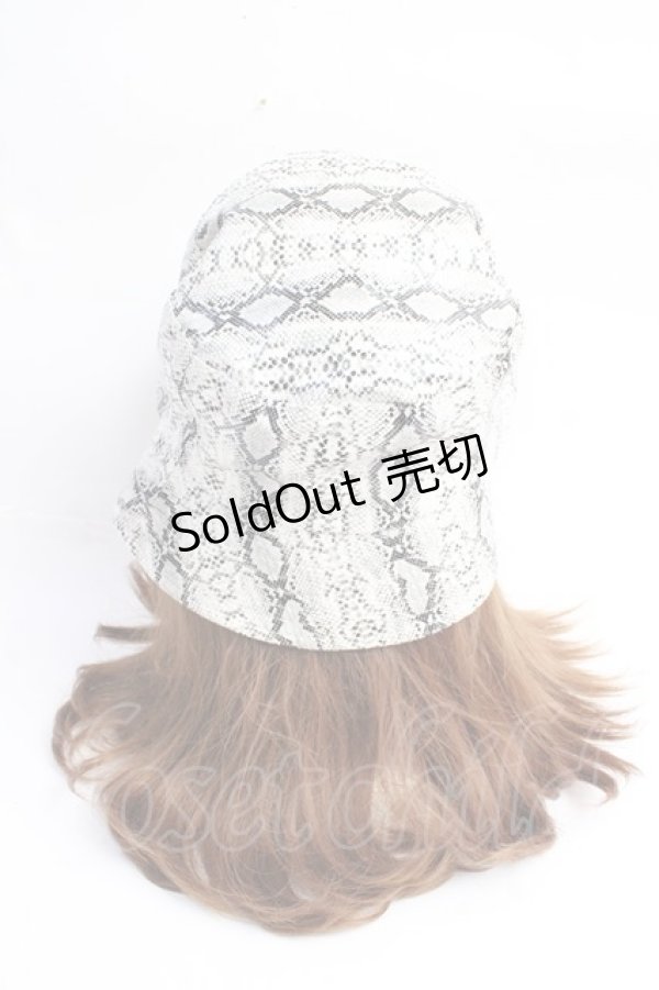 画像3: 【SALE】Jamieエーエヌケー / パイソン柄バケットハット  白 Y-25-10-03-040-LO-AC-SZ-ZT-K016 (3)