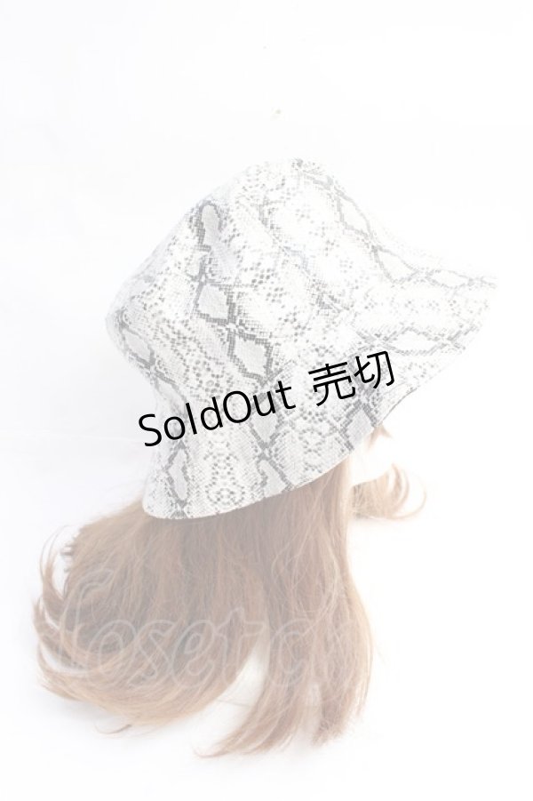 画像4: 【SALE】Jamieエーエヌケー / パイソン柄バケットハット  白 Y-25-10-03-040-LO-AC-SZ-ZT-K016 (4)